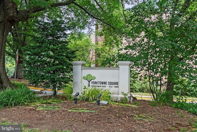 view of community / neighborhood sign