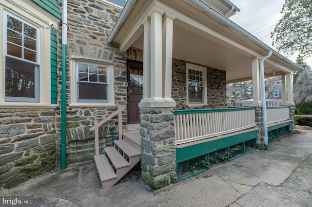 entrance to property featuring covered porch