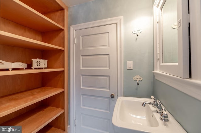 bathroom featuring sink