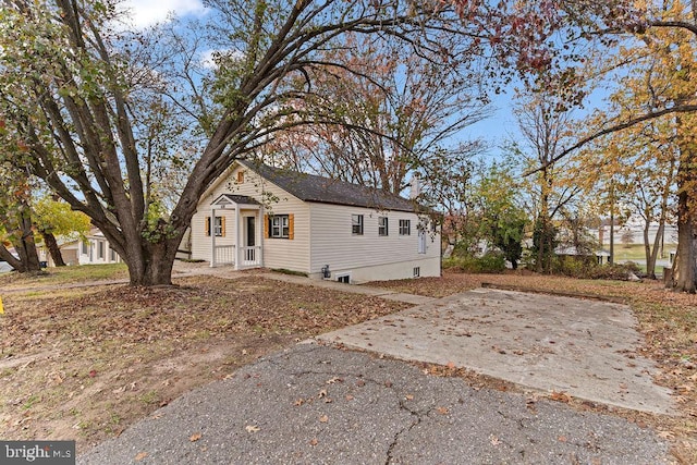 view of front of property