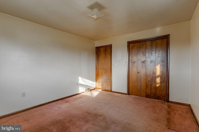 unfurnished bedroom with carpet flooring and a closet