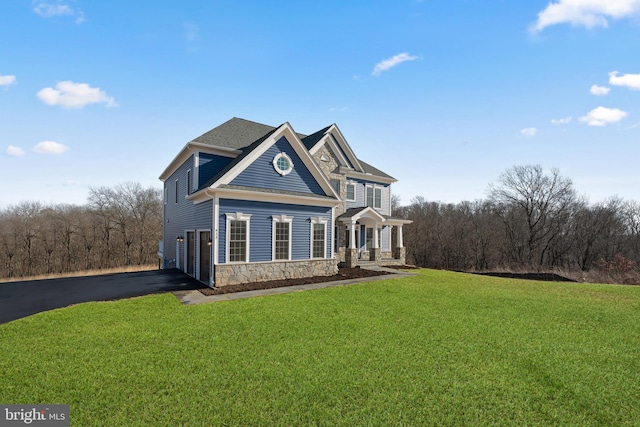 view of front of home featuring a front yard and a garage