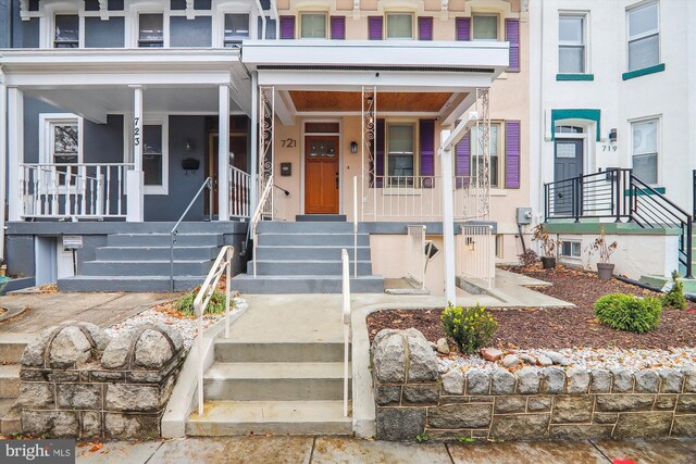 doorway to property with covered porch