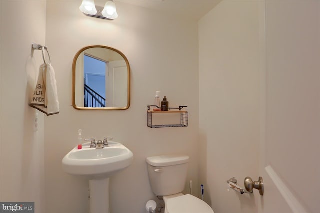 bathroom featuring toilet and sink