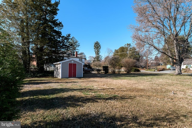 view of yard with a shed