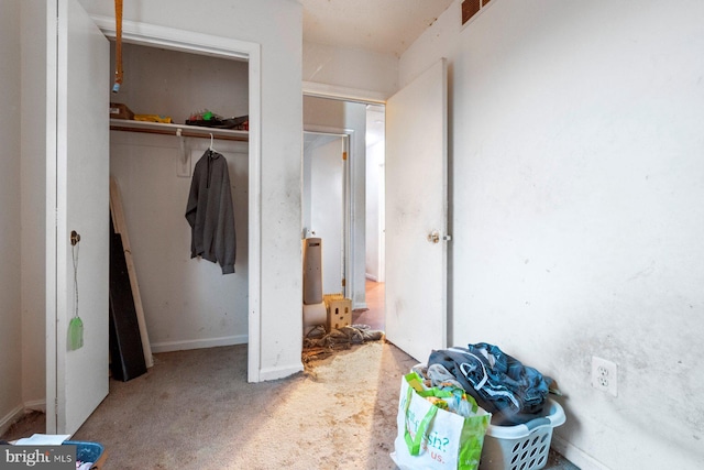 bedroom featuring carpet flooring and a closet