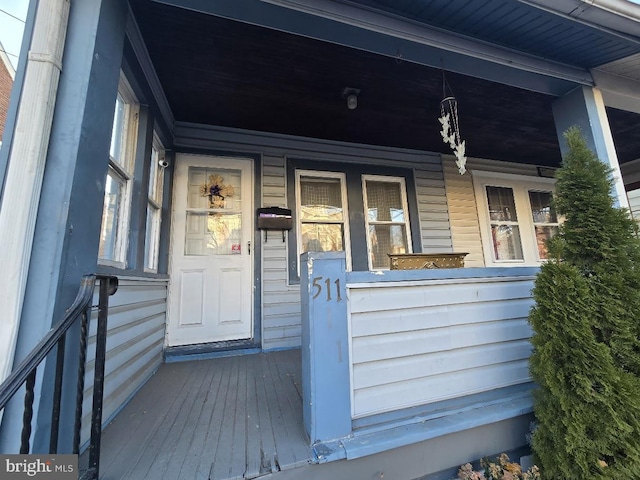 property entrance with covered porch