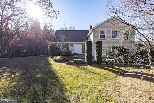 view of front of home with a front lawn