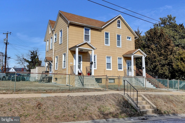 view of front facade with a fenced front yard