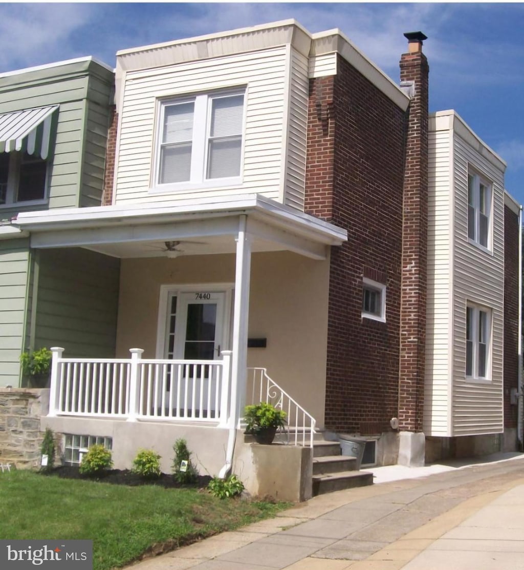 view of front facade with covered porch