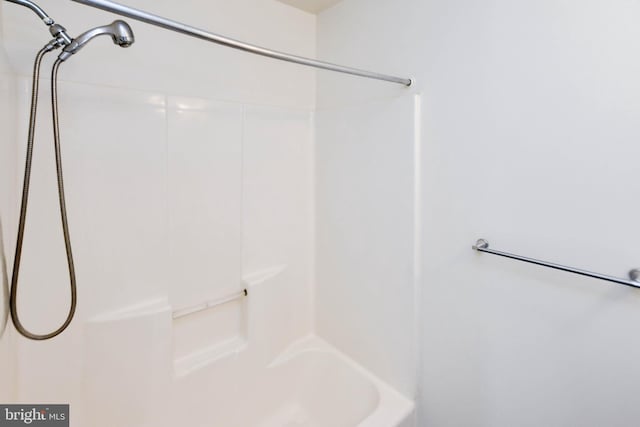 bathroom featuring shower / tub combination