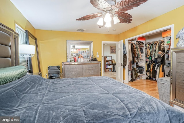 bedroom featuring ceiling fan, light hardwood / wood-style floors, and a closet