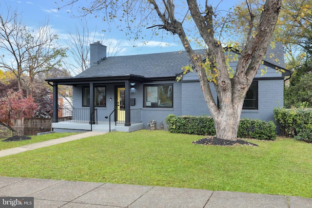 view of front of home featuring a porch and a front lawn