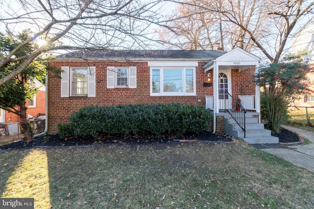 view of front of house with a front yard