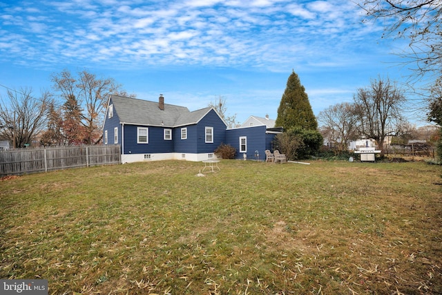 exterior space featuring a lawn