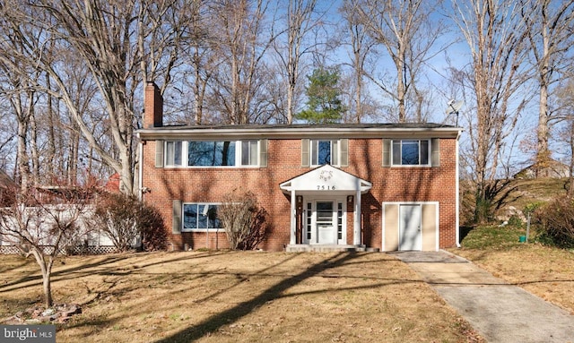 view of front facade featuring a garage and a front lawn