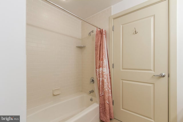 bathroom with shower / bath combo