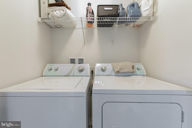 laundry room with washing machine and clothes dryer