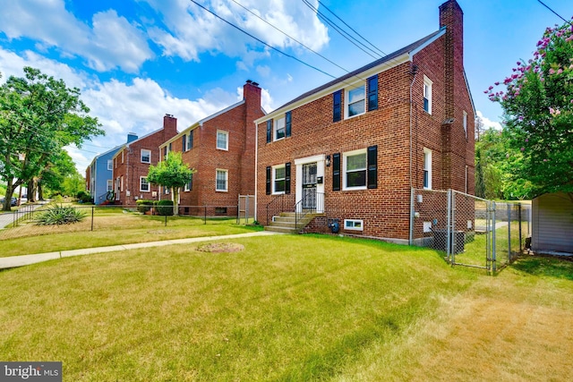 view of front of property with a front yard