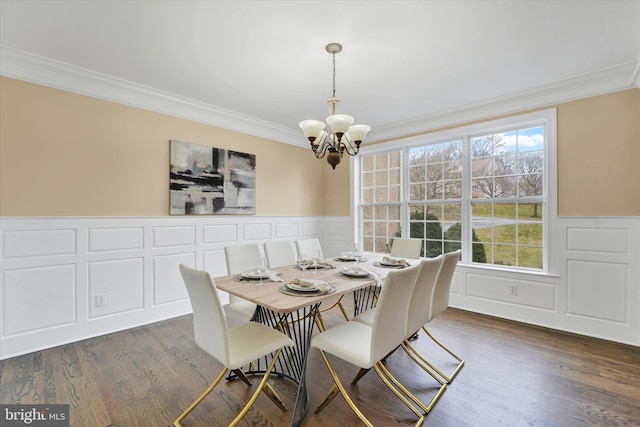 dining room with crown molding, dark hardwood / wood-style floors, and a notable chandelier