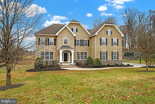 view of front facade with a front lawn