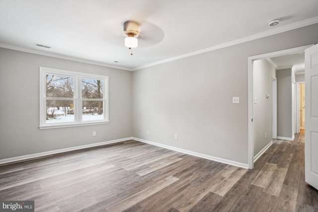 unfurnished room featuring ceiling fan, ornamental molding, and hardwood / wood-style floors