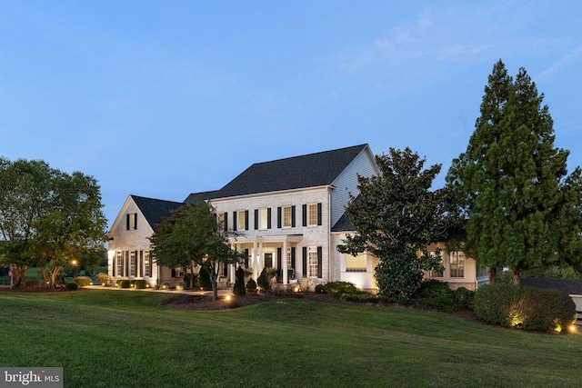 view of front of house featuring a lawn