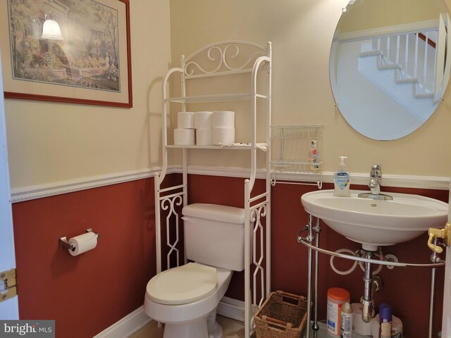 bathroom featuring sink and toilet