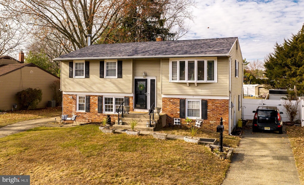 bi-level home with a front yard