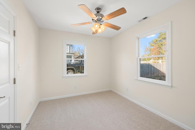 unfurnished room with carpet flooring and ceiling fan