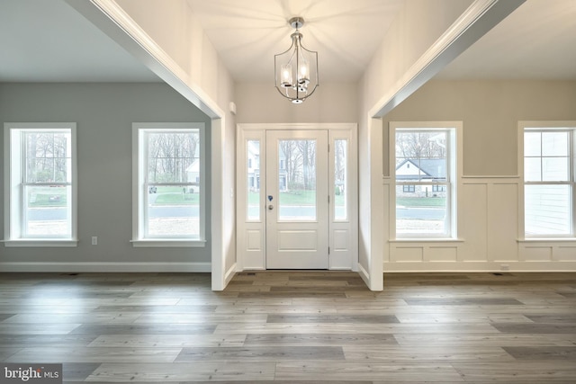 foyer featuring dark wood-type flooring and an inviting chandelier