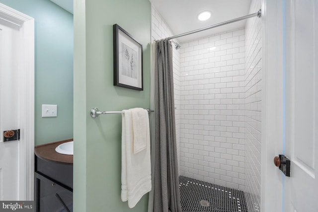 bathroom with a shower with curtain and vanity