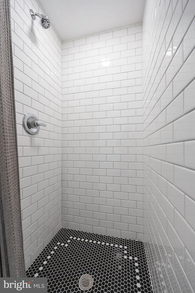 bathroom with tiled shower