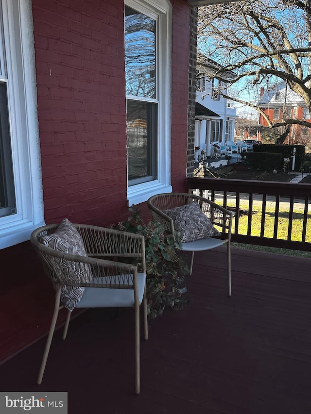 balcony featuring covered porch