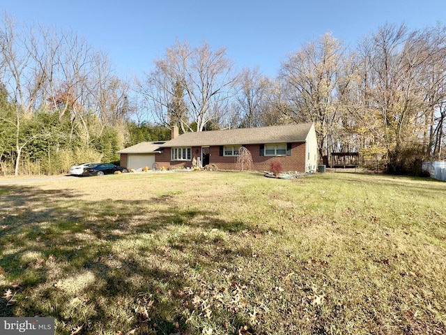 view of front facade featuring a front lawn