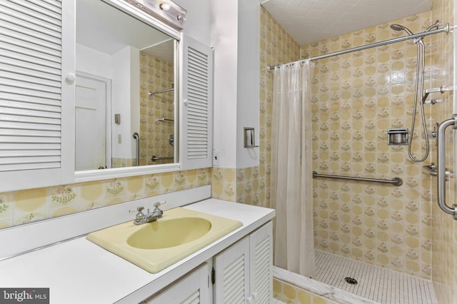 bathroom with a shower with curtain and vanity