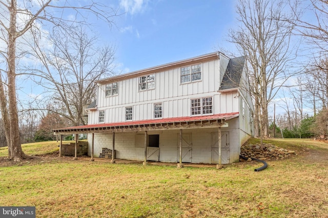 back of house with a lawn