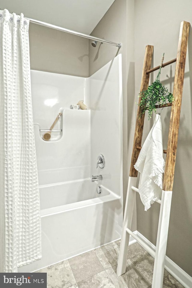 bathroom featuring shower / bath combo with shower curtain