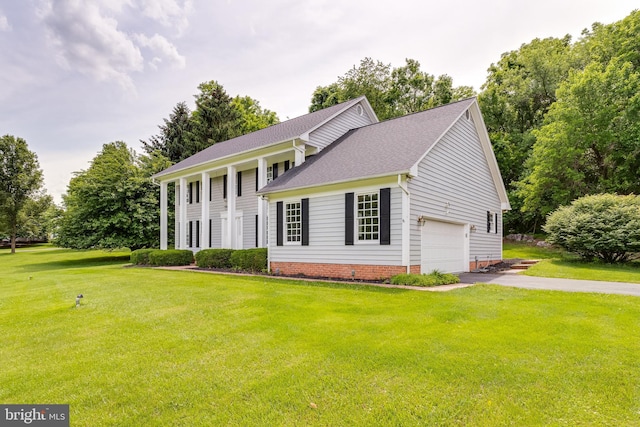 view of front of house featuring a front yard and a garage