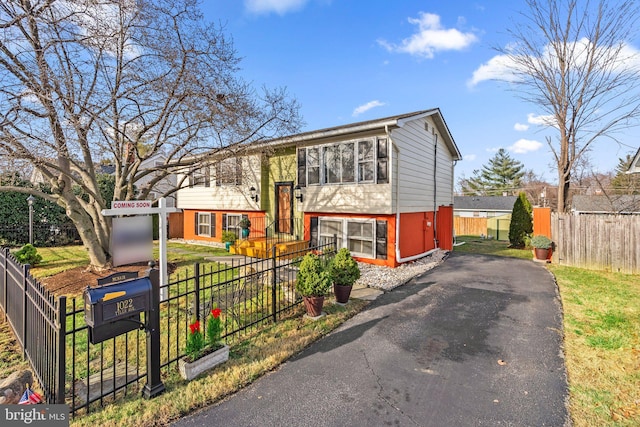 1022 Tyler Ave, Annapolis, MD 21403 - split foyer home featuring asphalt driveway