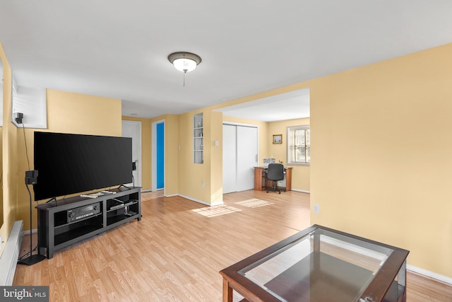 1022 Tyler Ave, Annapolis, MD 21403 - living room featuring light wood-style floors and an office area
