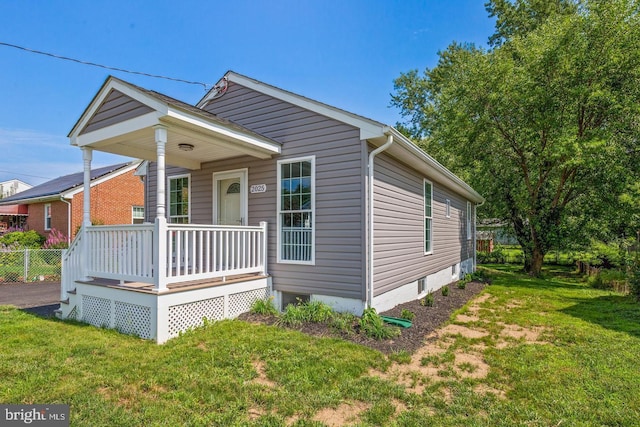 view of front of house with a porch and a front yard