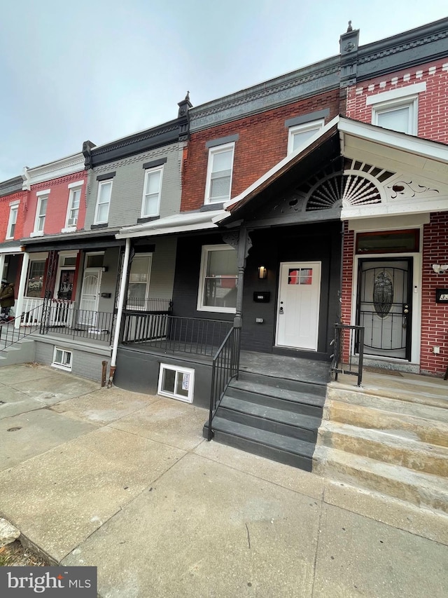 multi unit property featuring a porch