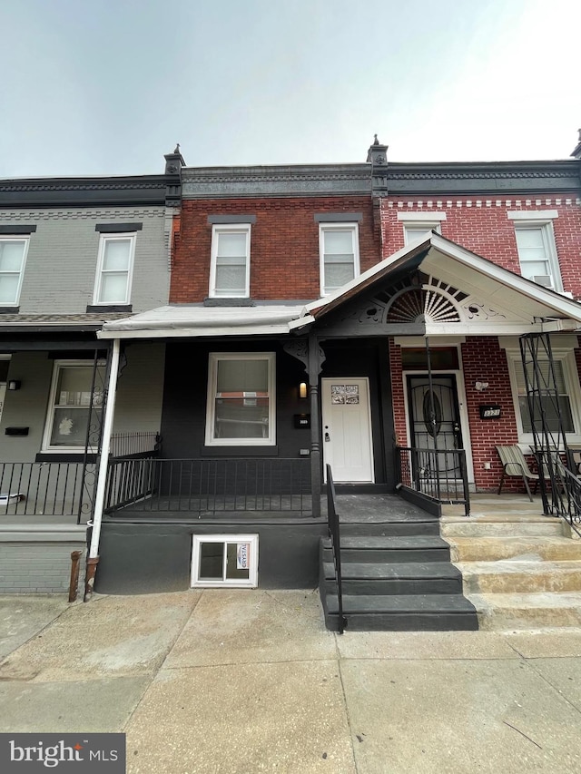 multi unit property featuring a porch