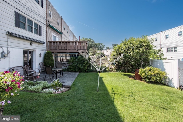 view of yard featuring a patio