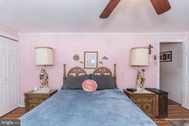 bedroom with ceiling fan, light wood-type flooring, and a closet