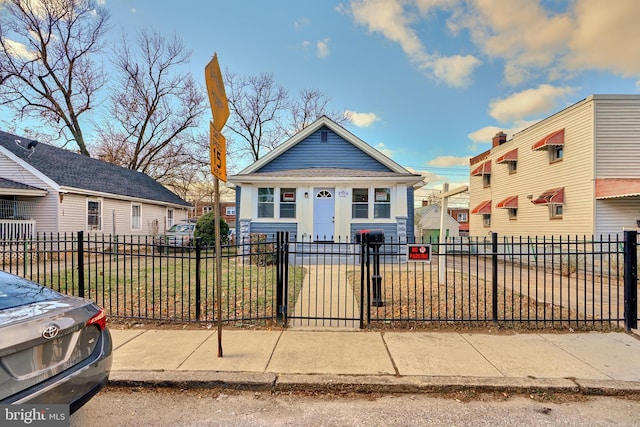 view of front of home featuring a front yard