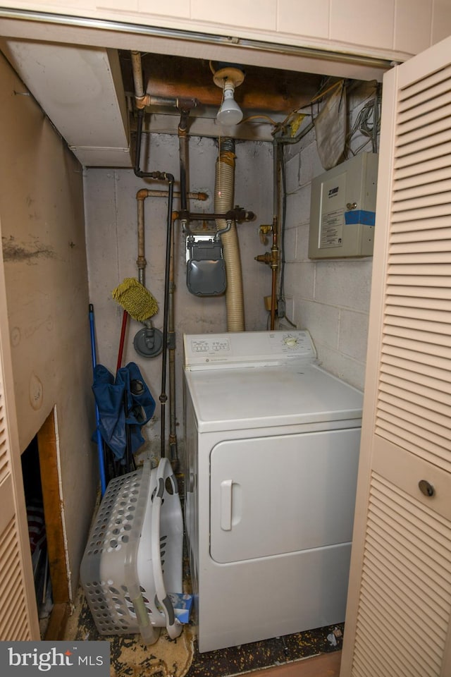 laundry area featuring washer / dryer