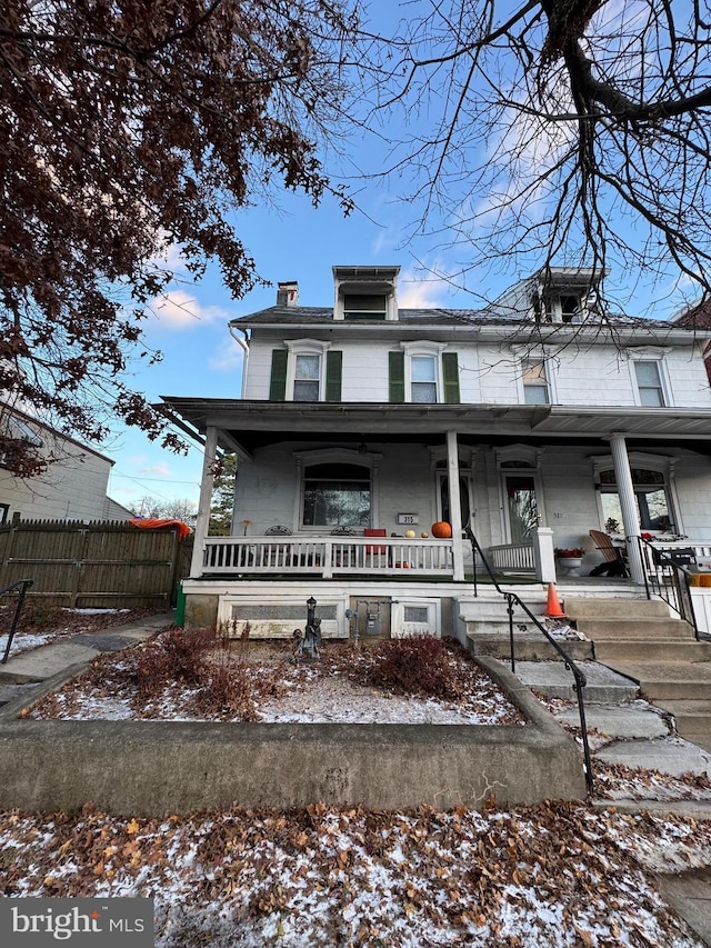 view of front facade featuring a porch