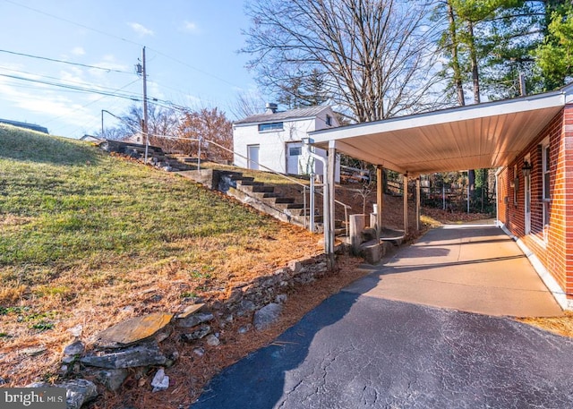 view of yard featuring a carport